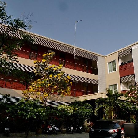 ภักดีเฮาส์ Hotel อุดรธานี ภายนอก รูปภาพ